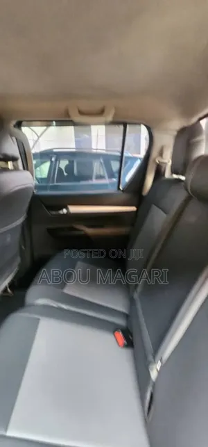 Toyota Hilux 2022 Gray