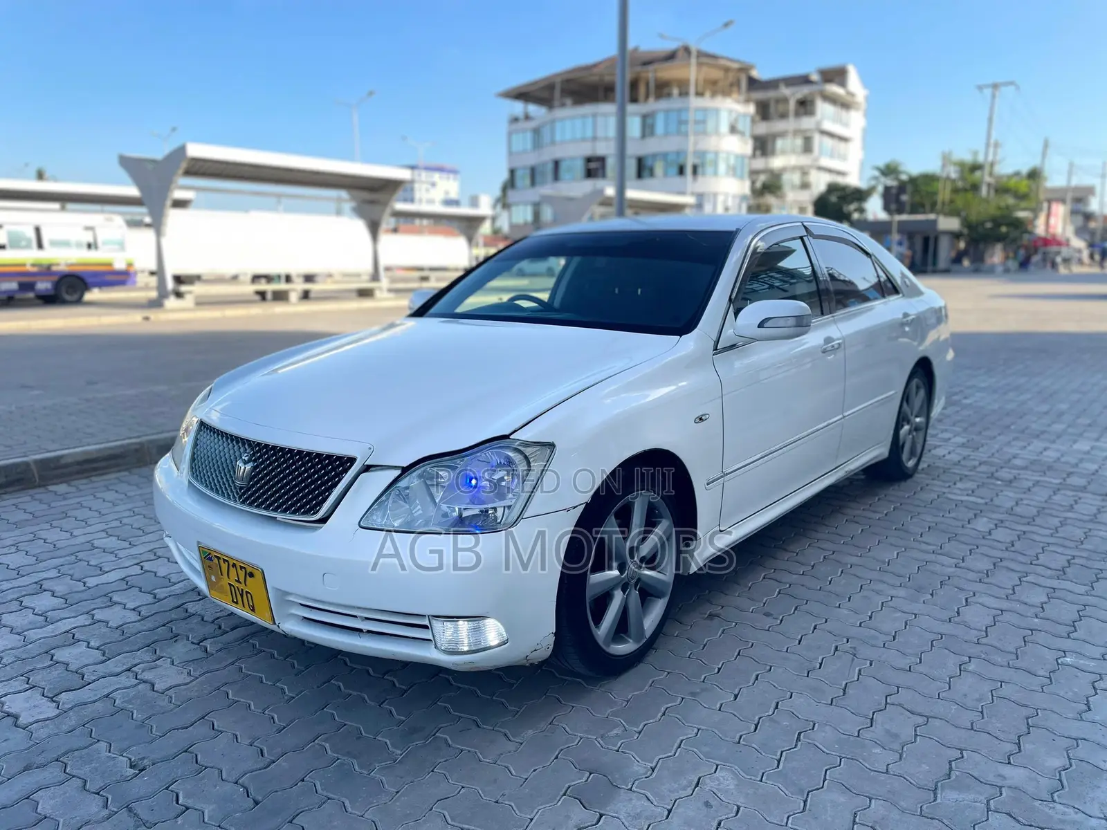 Toyota Crown 2005 White