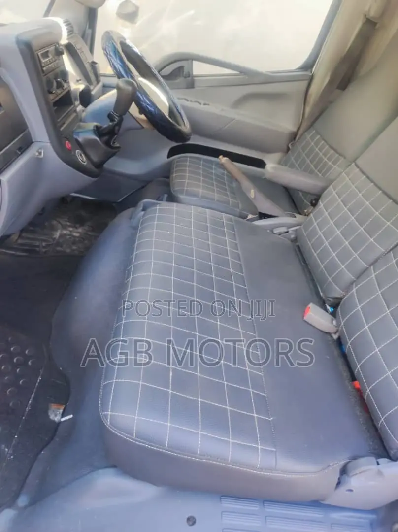 Mitsubishi Canter 2006 White