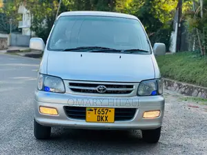 Toyota Noah 2003 Silver