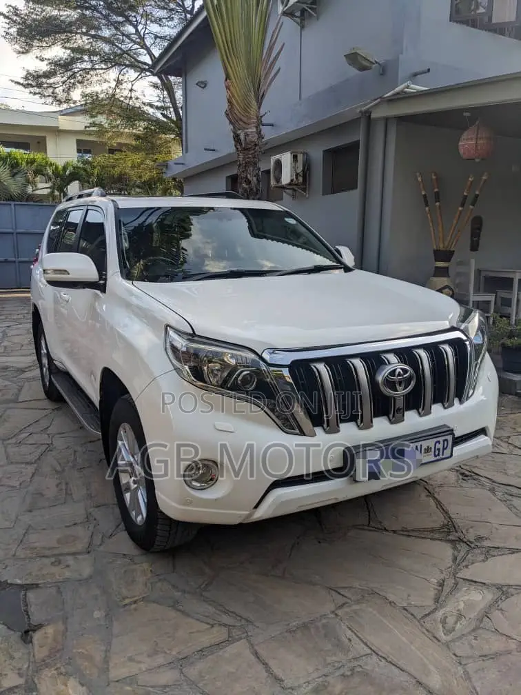 Toyota Land Cruiser Prado 2017 White