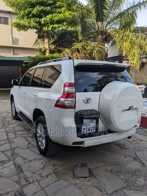 Toyota Land Cruiser Prado 2017 White