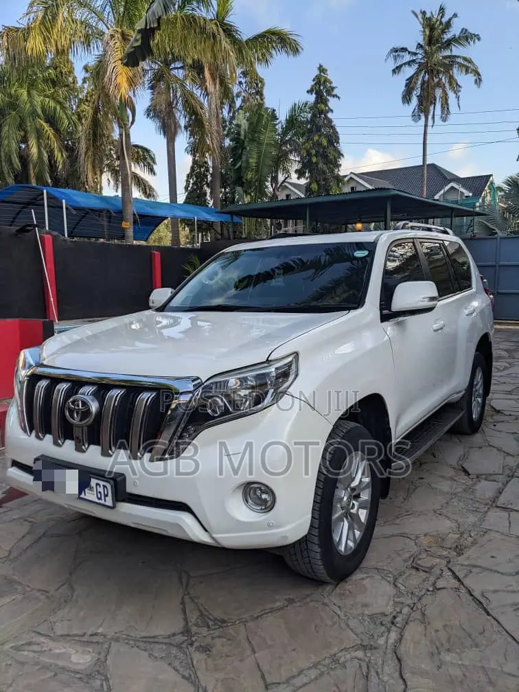 Toyota Land Cruiser Prado 2017 White