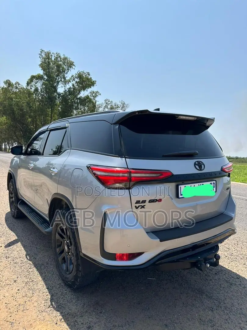 New Toyota Fortuner 2.8 D AWD 2024 Silver
