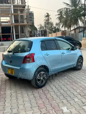 Toyota Vitz 2004 Blue