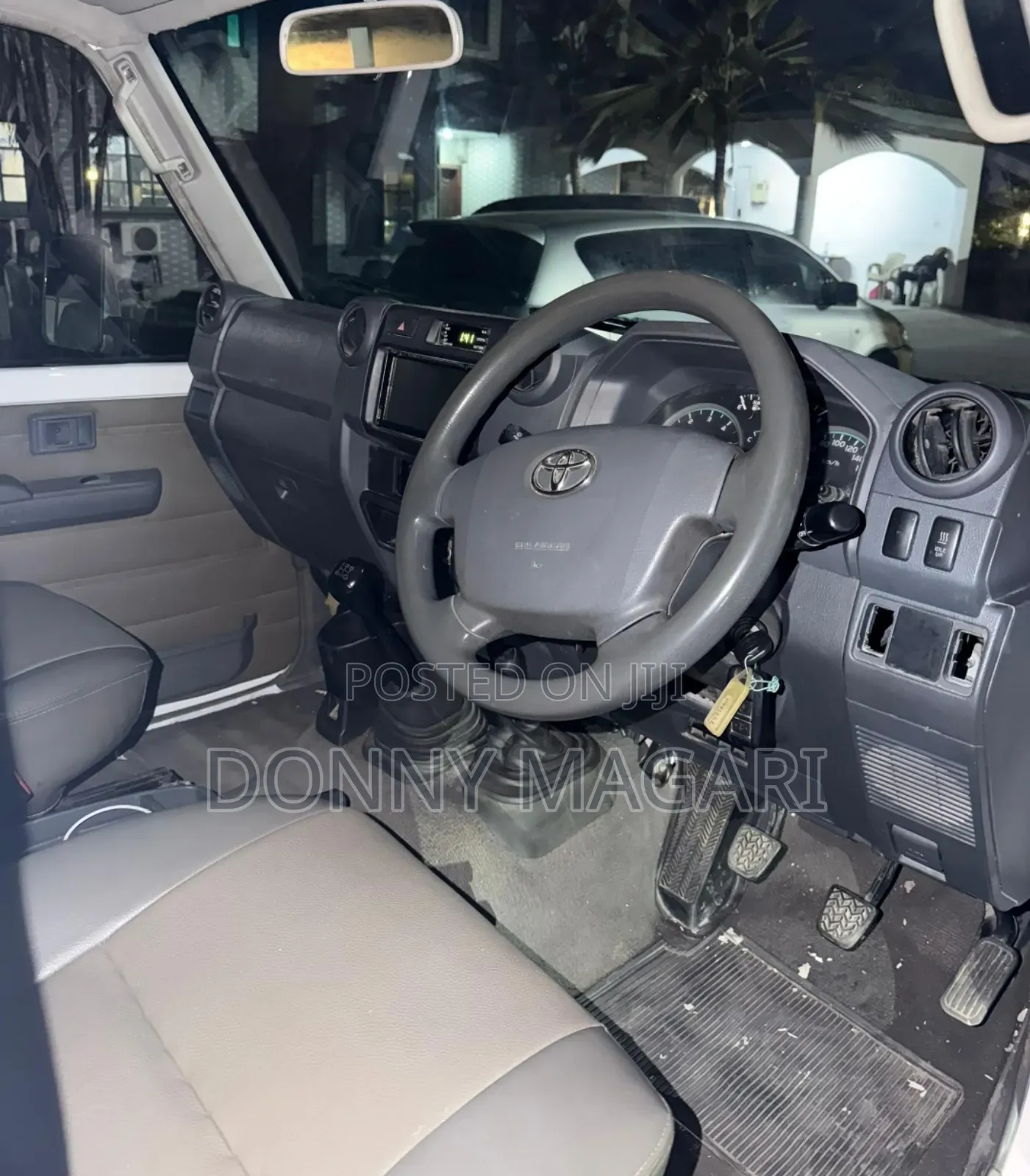 Toyota Land Cruiser 2015 White