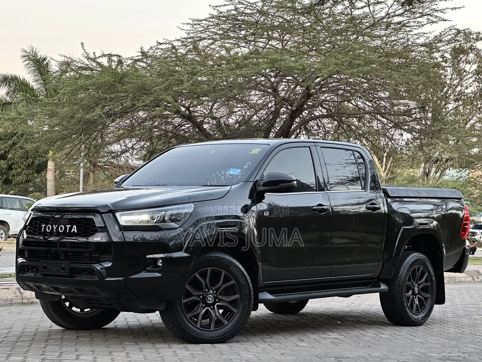 Toyota Hilux 2021 Black