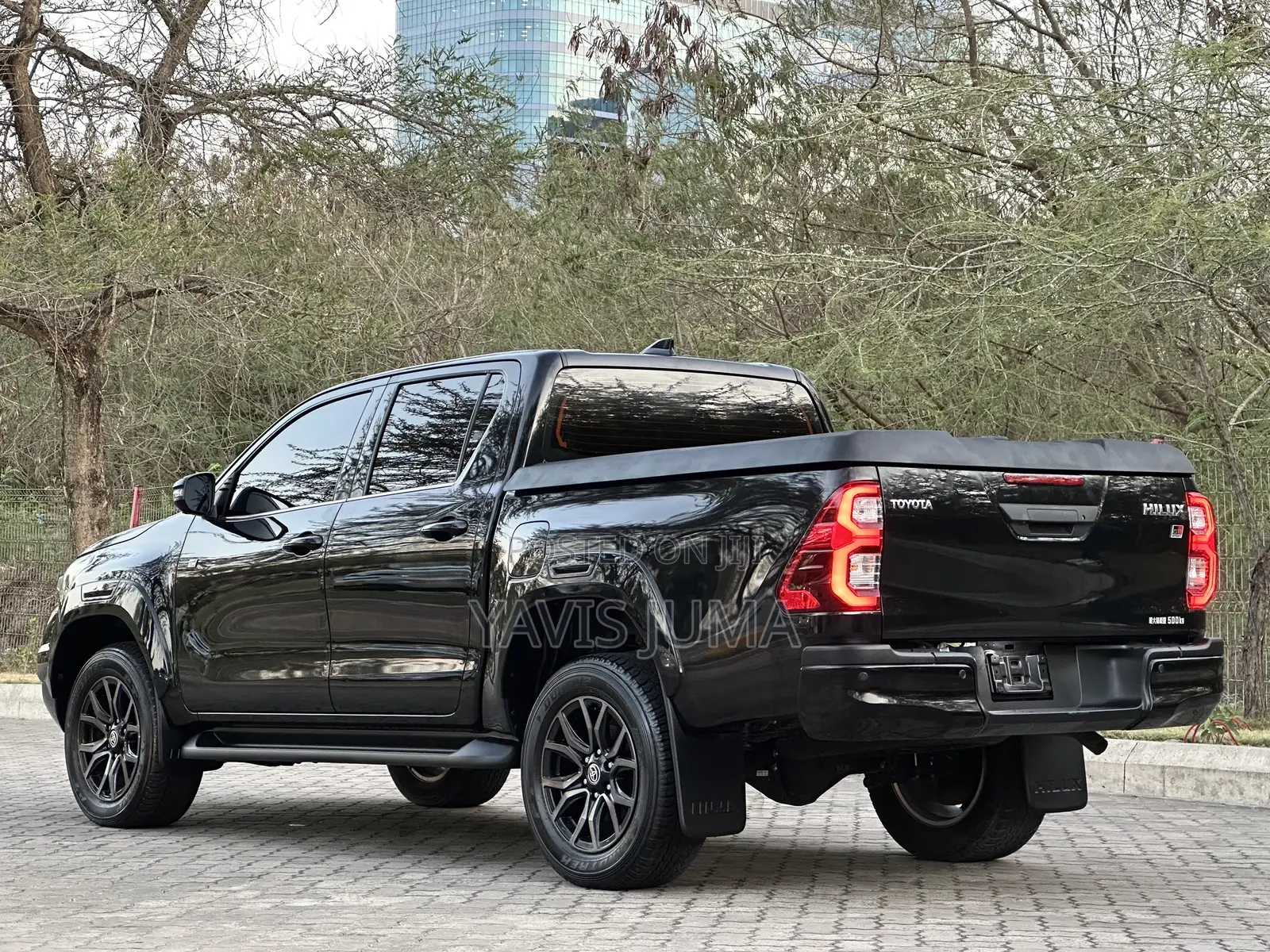 Toyota Hilux 2021 Black