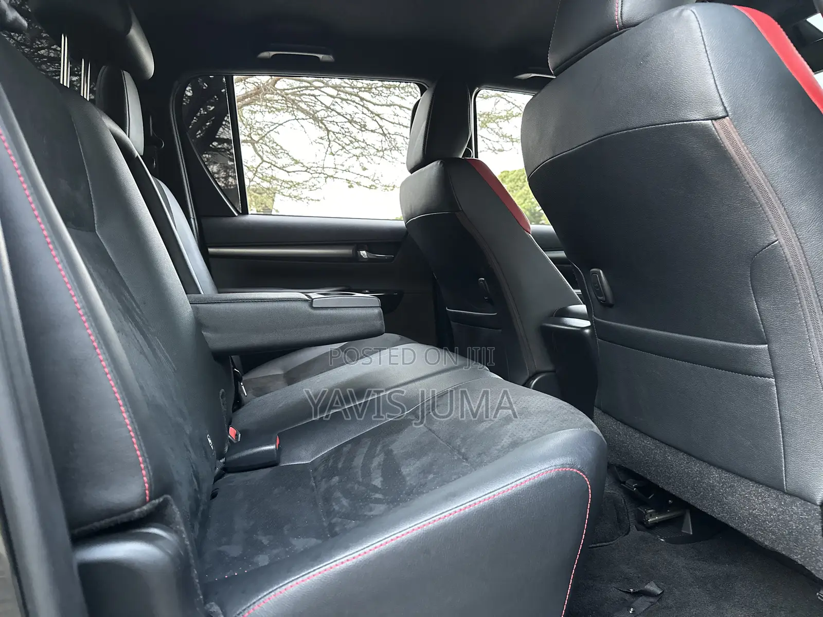 Toyota Hilux 2021 Black