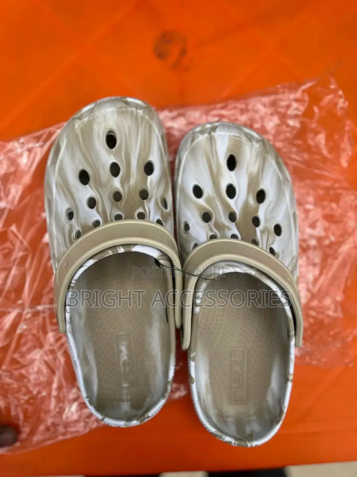Crocs/ Yebo