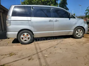 Toyota Noah 2003 Silver