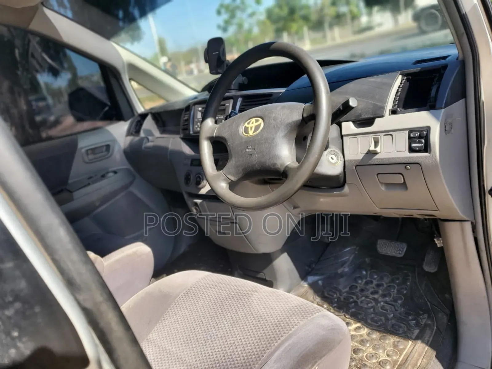 Toyota Noah 2003 Silver
