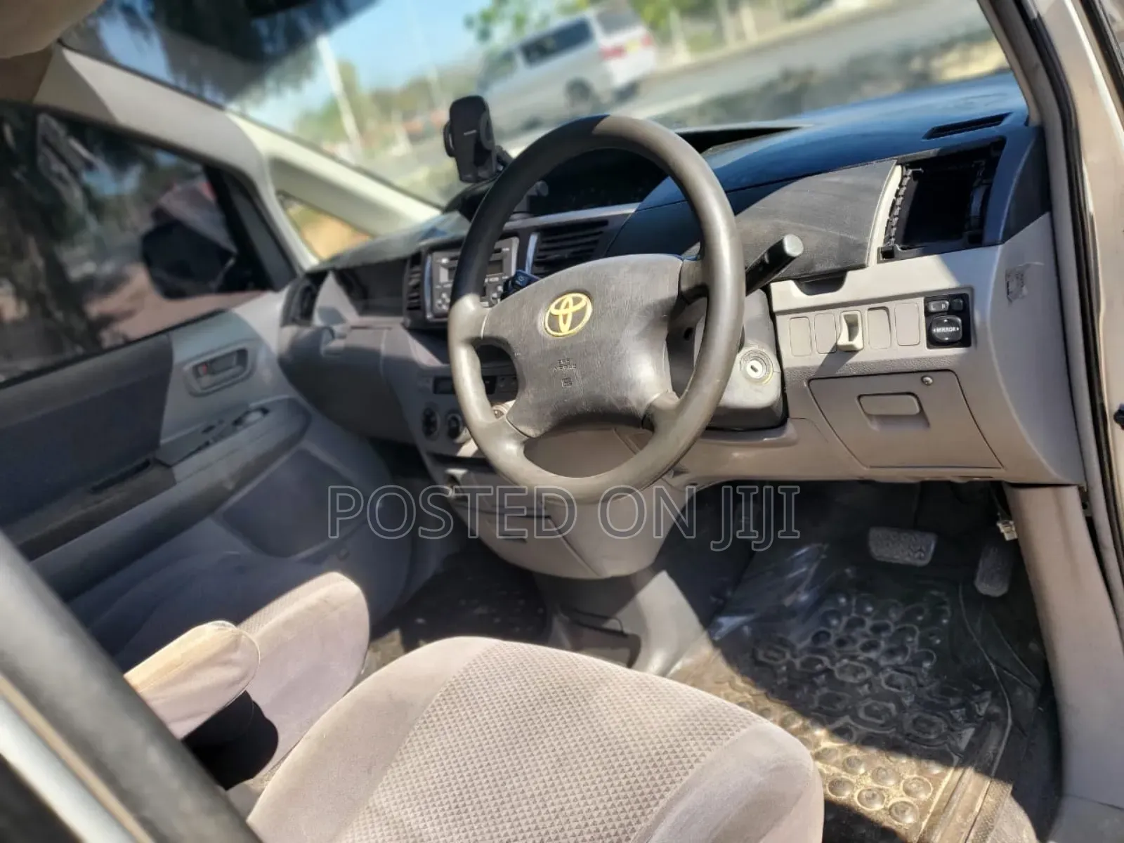 Toyota Noah 2003 Silver