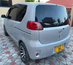 Toyota Porte 2005 Silver