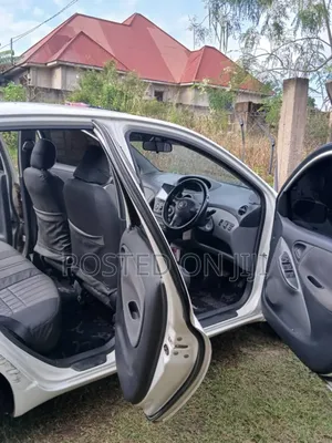 Toyota IST 2004 Silver