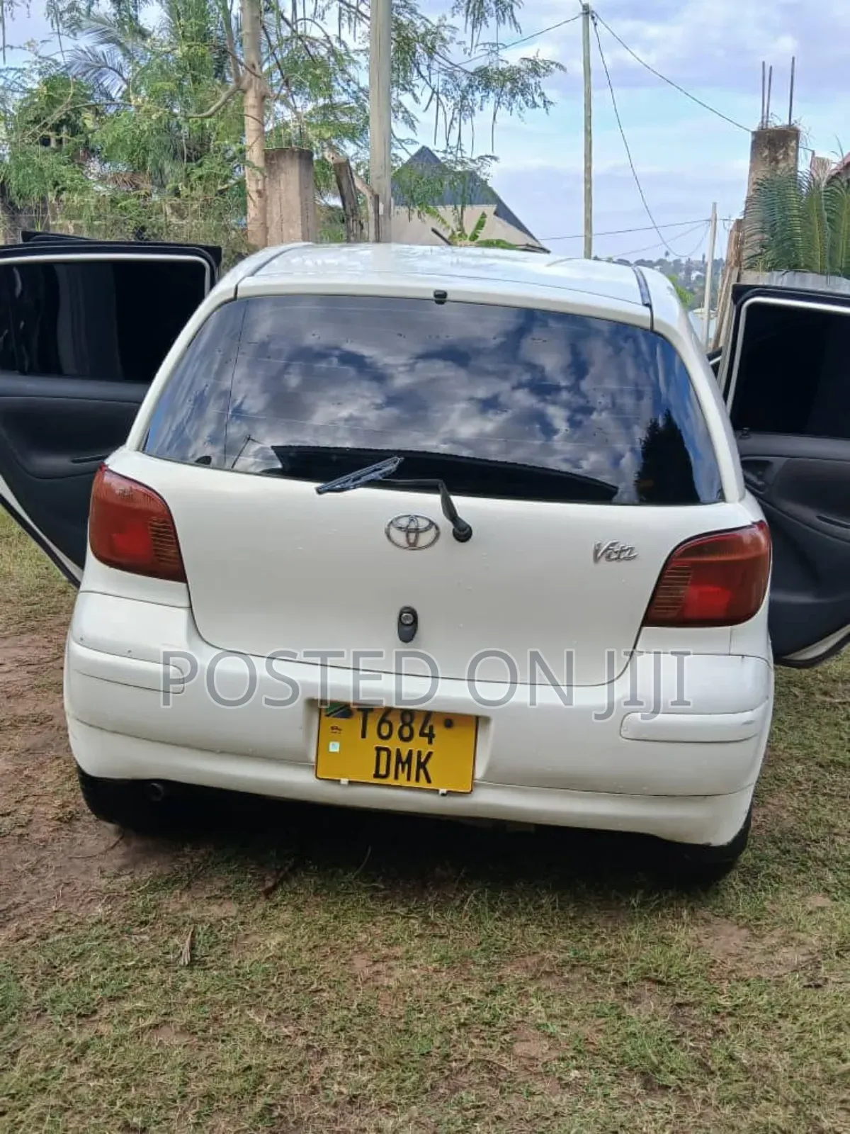 Toyota Vitz 2004 White