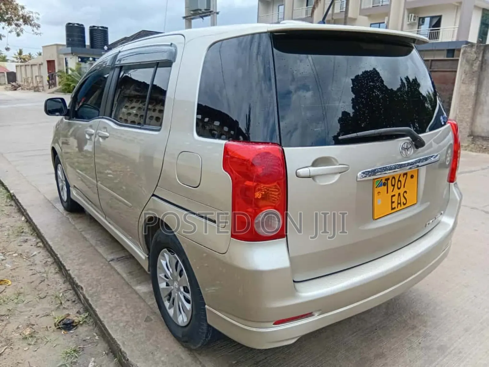 Toyota Raum 2004 Silver