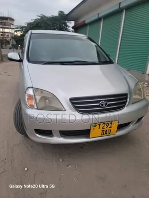 Toyota Nadia 2002 Silver