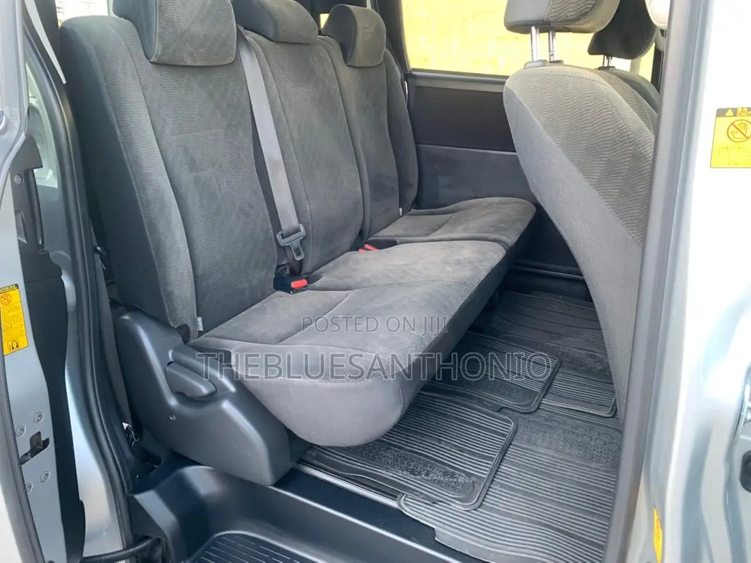 Toyota Noah 2013 Silver