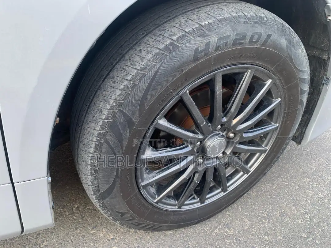 Toyota Noah 2013 Silver