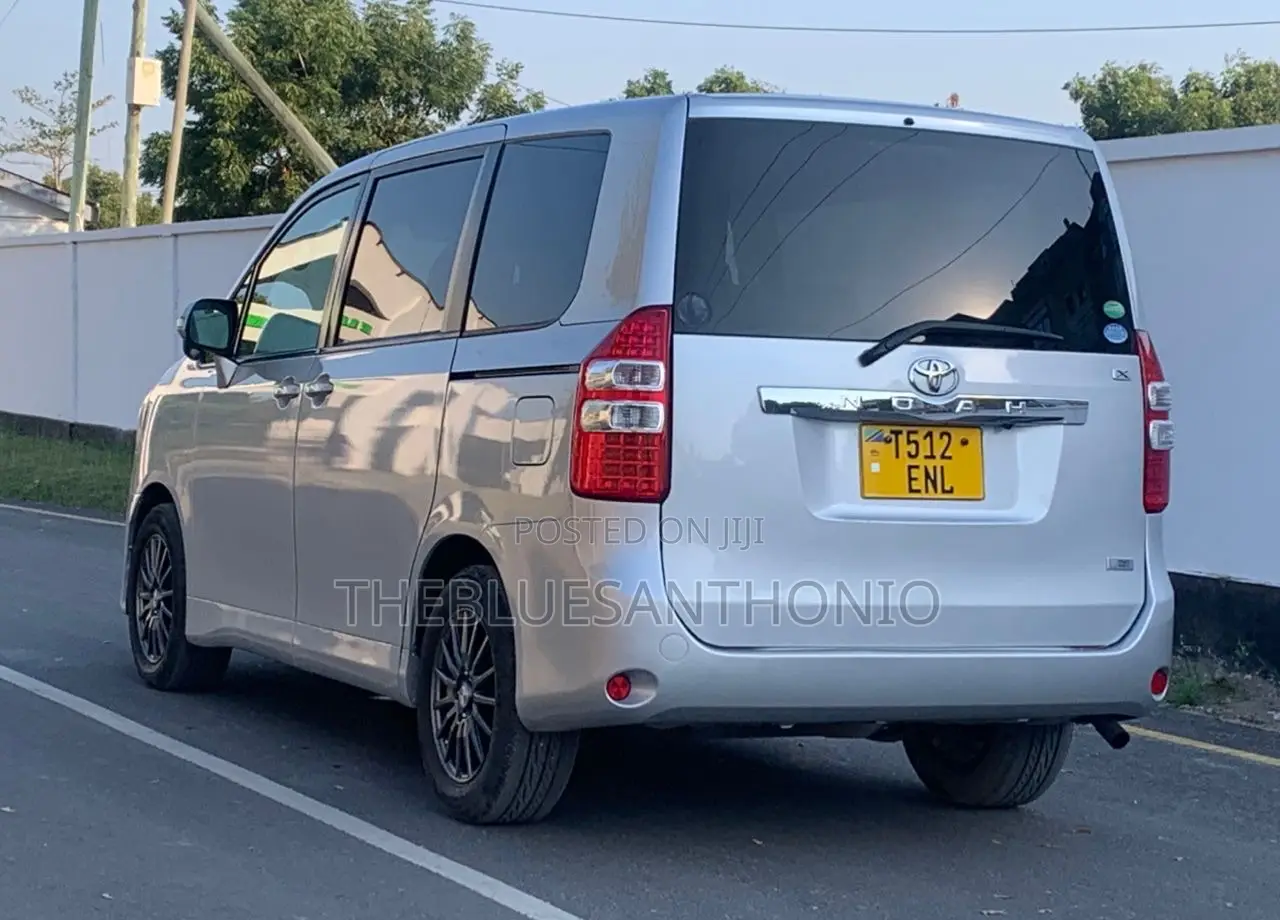 Toyota Noah 2013 Silver