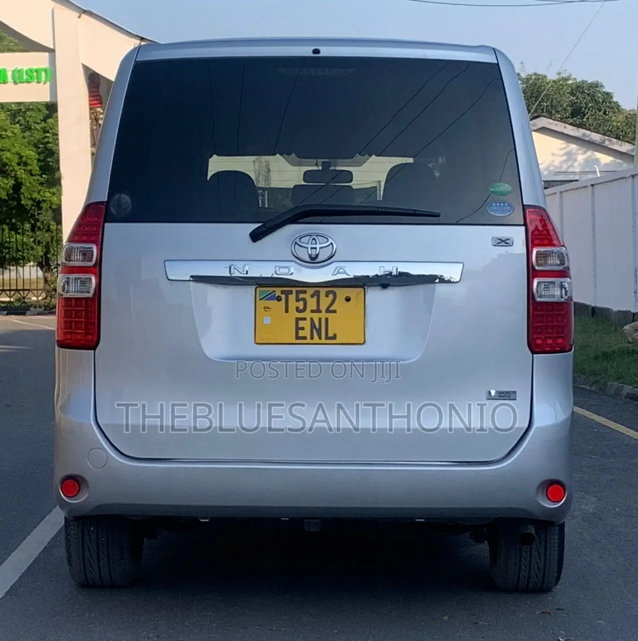 Toyota Noah 2013 Silver