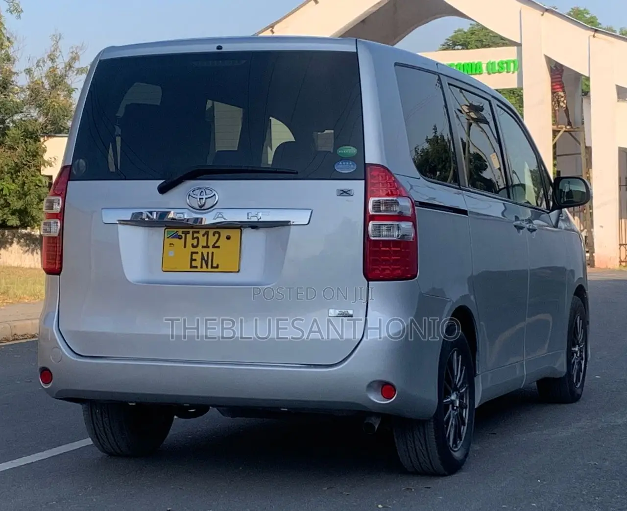 Toyota Noah 2013 Silver