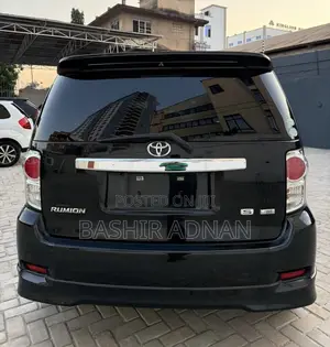 Toyota Corolla Rumion Hatchback 1.8 FWD 2011 Black