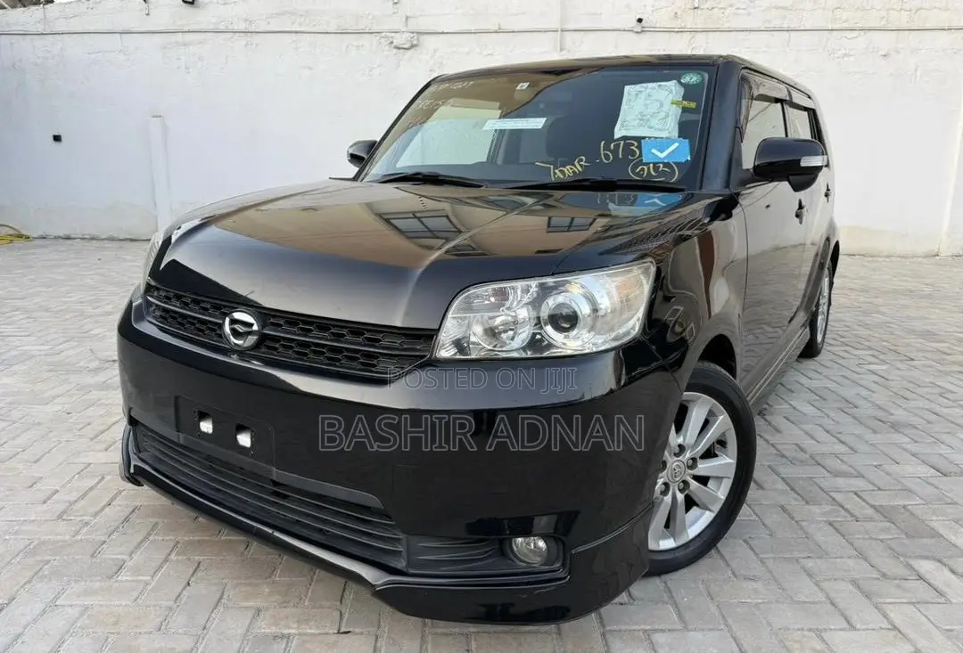 Toyota Corolla Rumion Hatchback 1.8 FWD 2011 Black