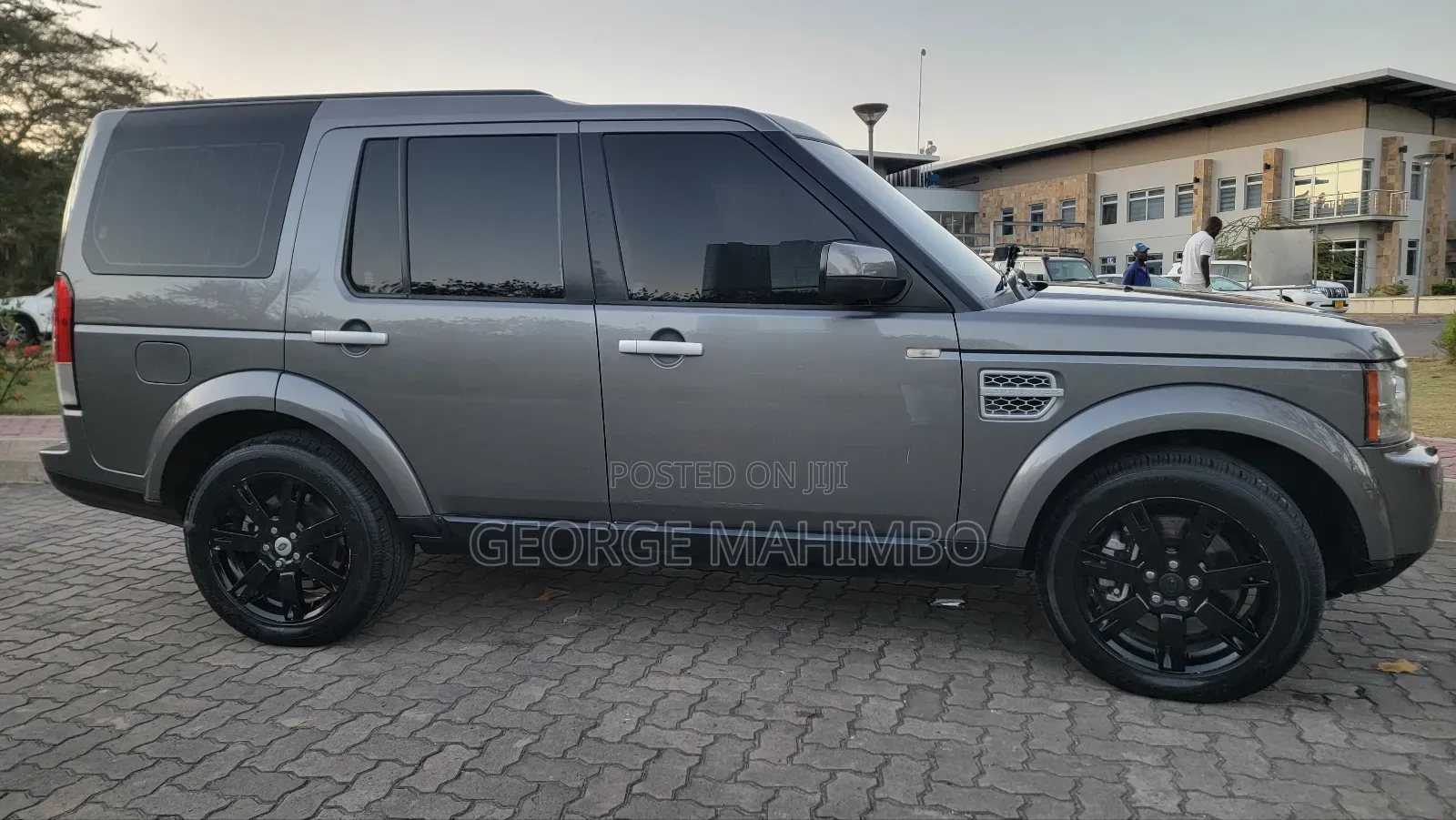 Land Rover Discovery 2011 Gray