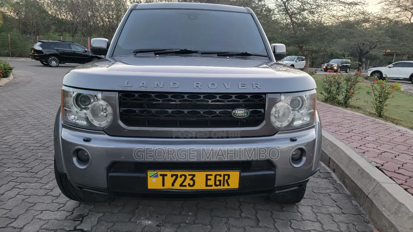Land Rover Discovery 2011 Gray