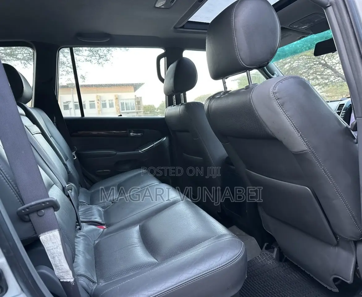 Toyota Land Cruiser 2004 Silver