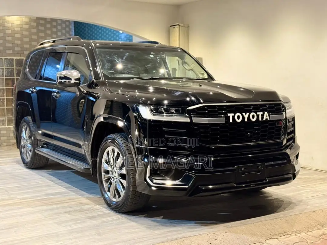 Toyota Land Cruiser LC300 2023 Black