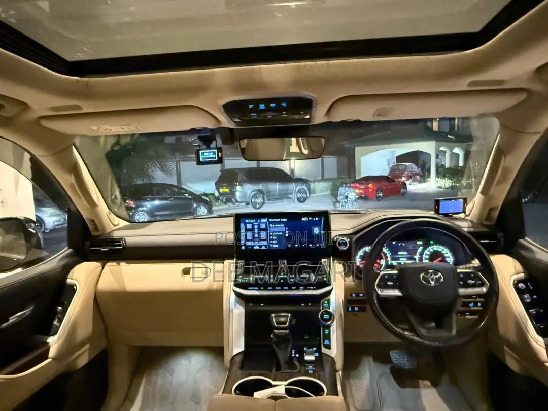 Toyota Land Cruiser LC300 2023 Black
