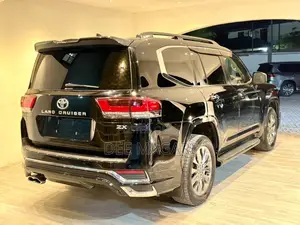 Toyota Land Cruiser LC300 2023 Black