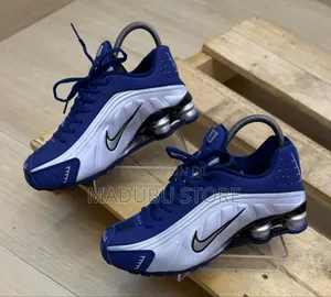 Nike SHD Sneakers