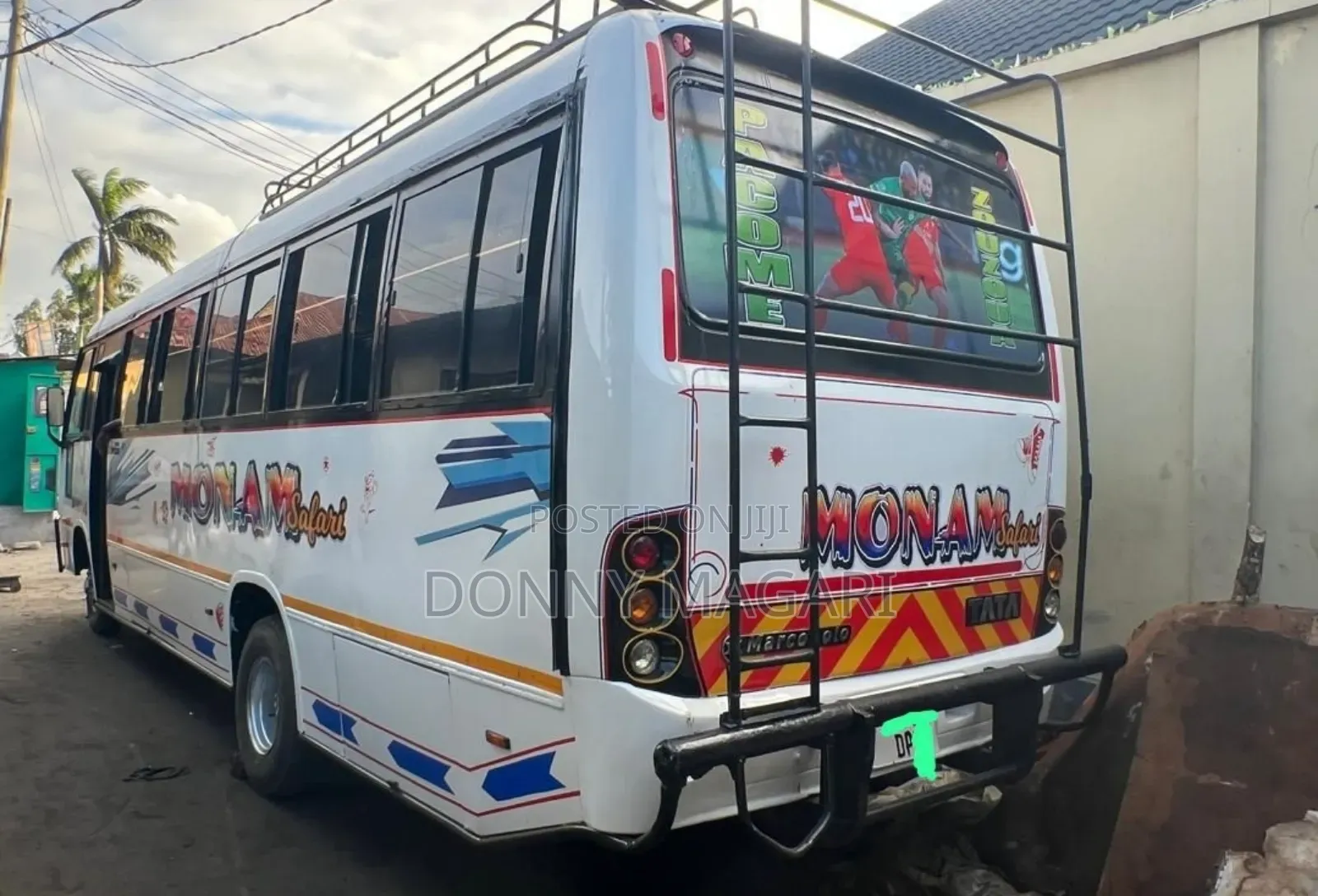 Tata Starbus Ultra Skool 2010 White