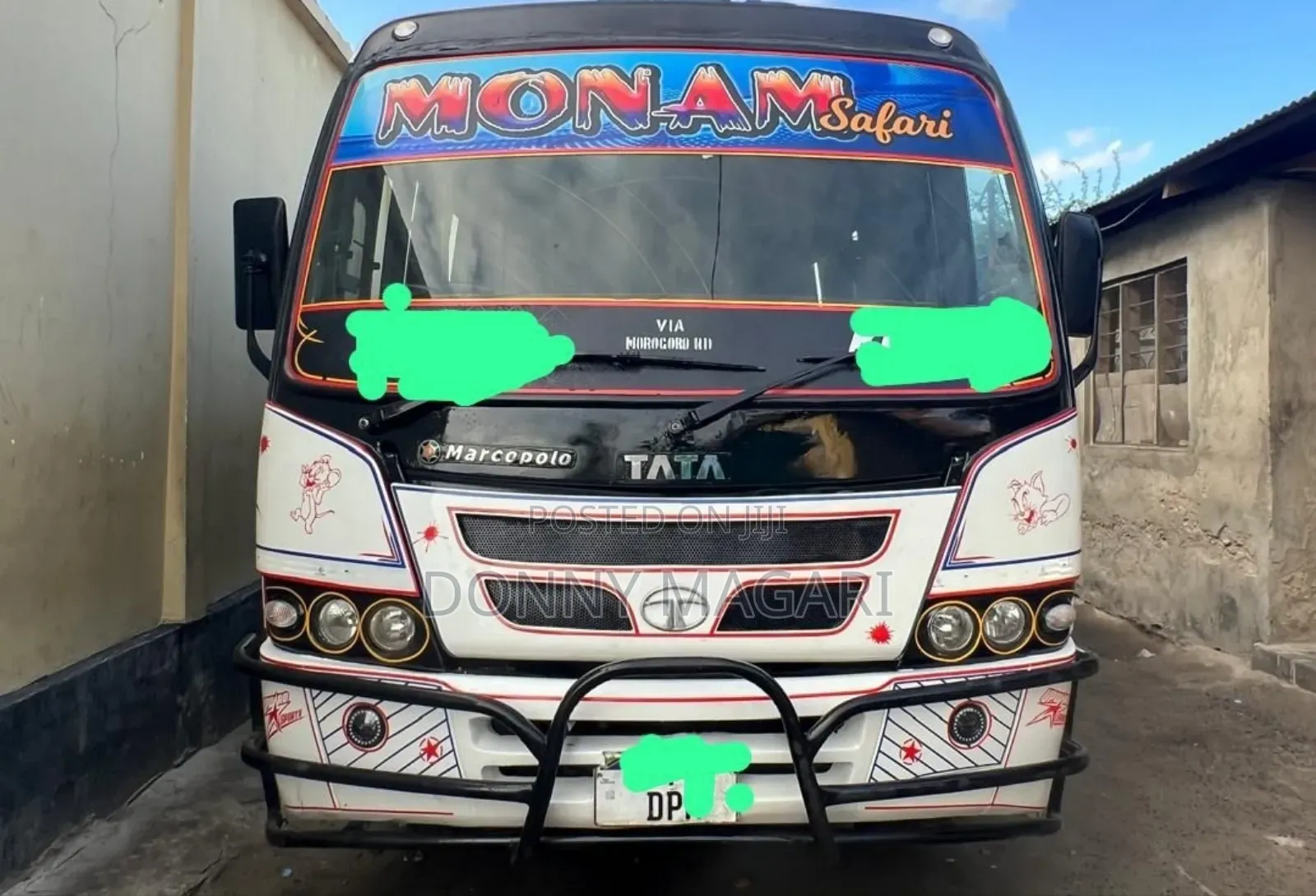 Tata Starbus Ultra Skool 2010 White