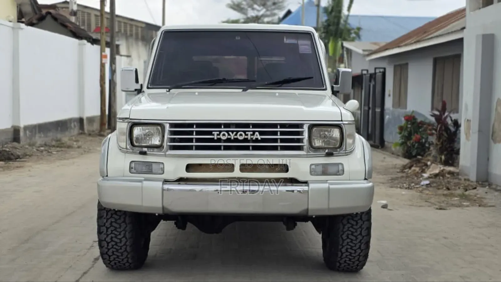 Toyota Land Cruiser 2010 White