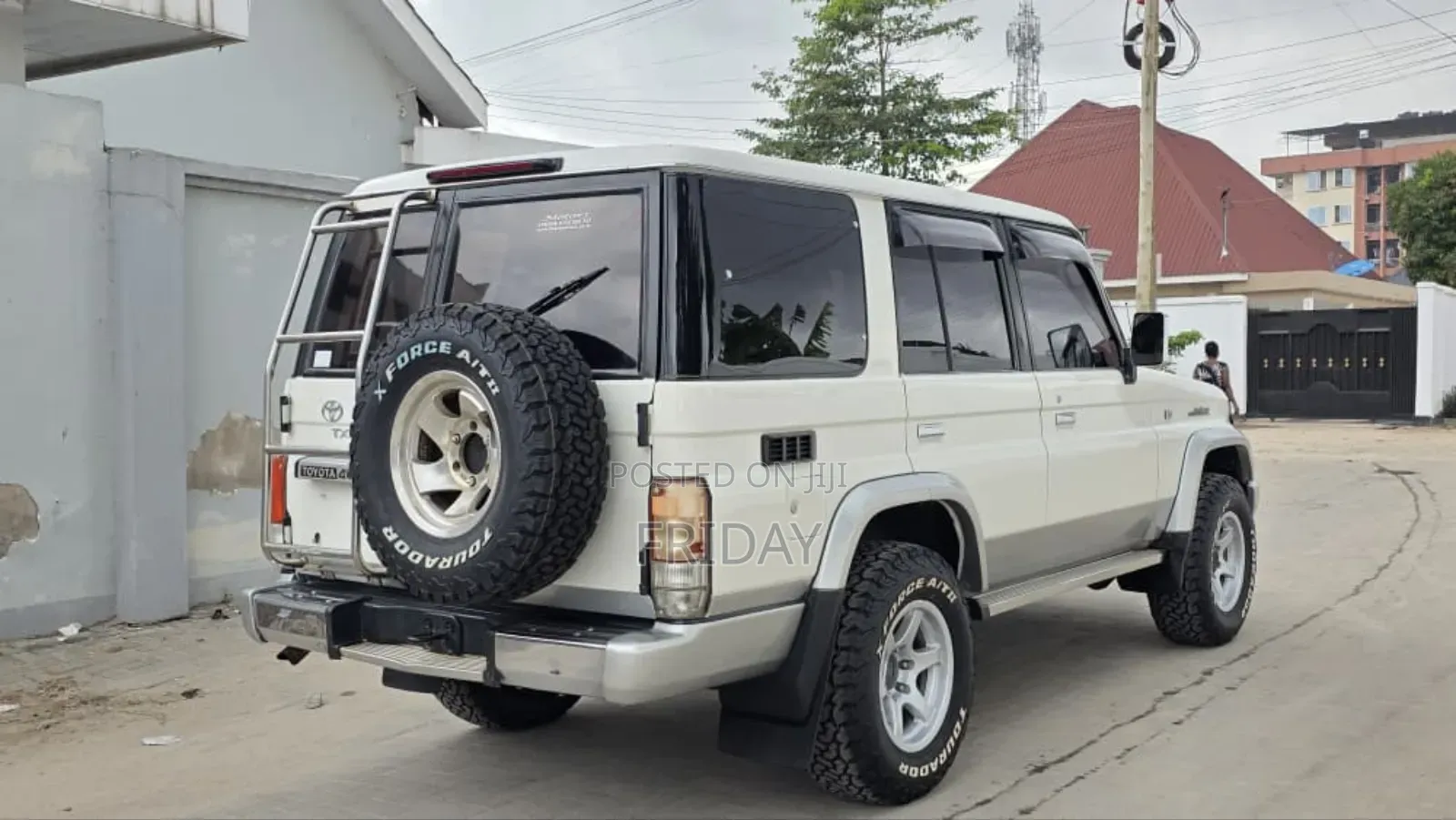 Toyota Land Cruiser 2010 White