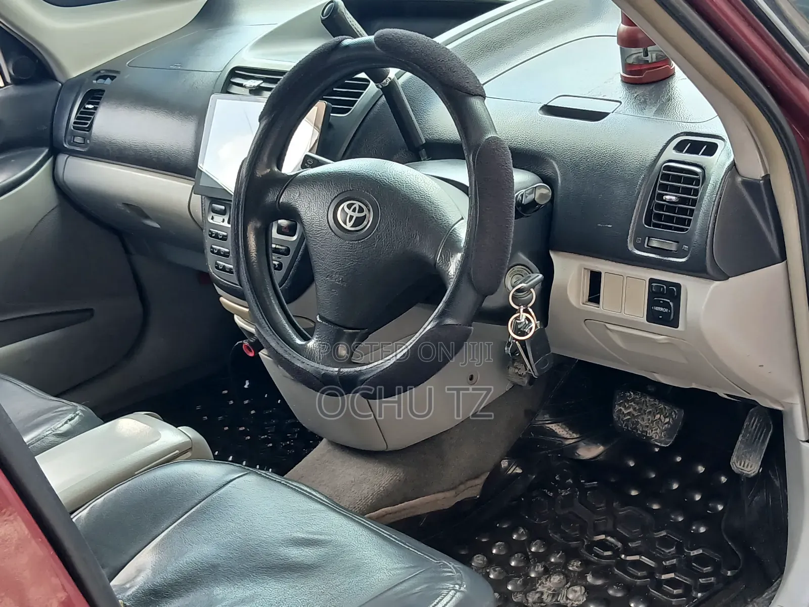 Toyota Opa 2000 Red