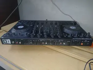 Electric Traktor Kontrol S4 Dj