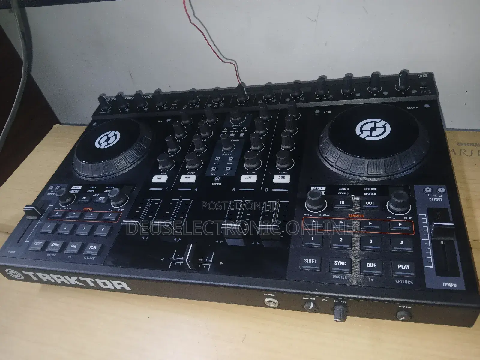 Electric Traktor Kontrol S4 Dj