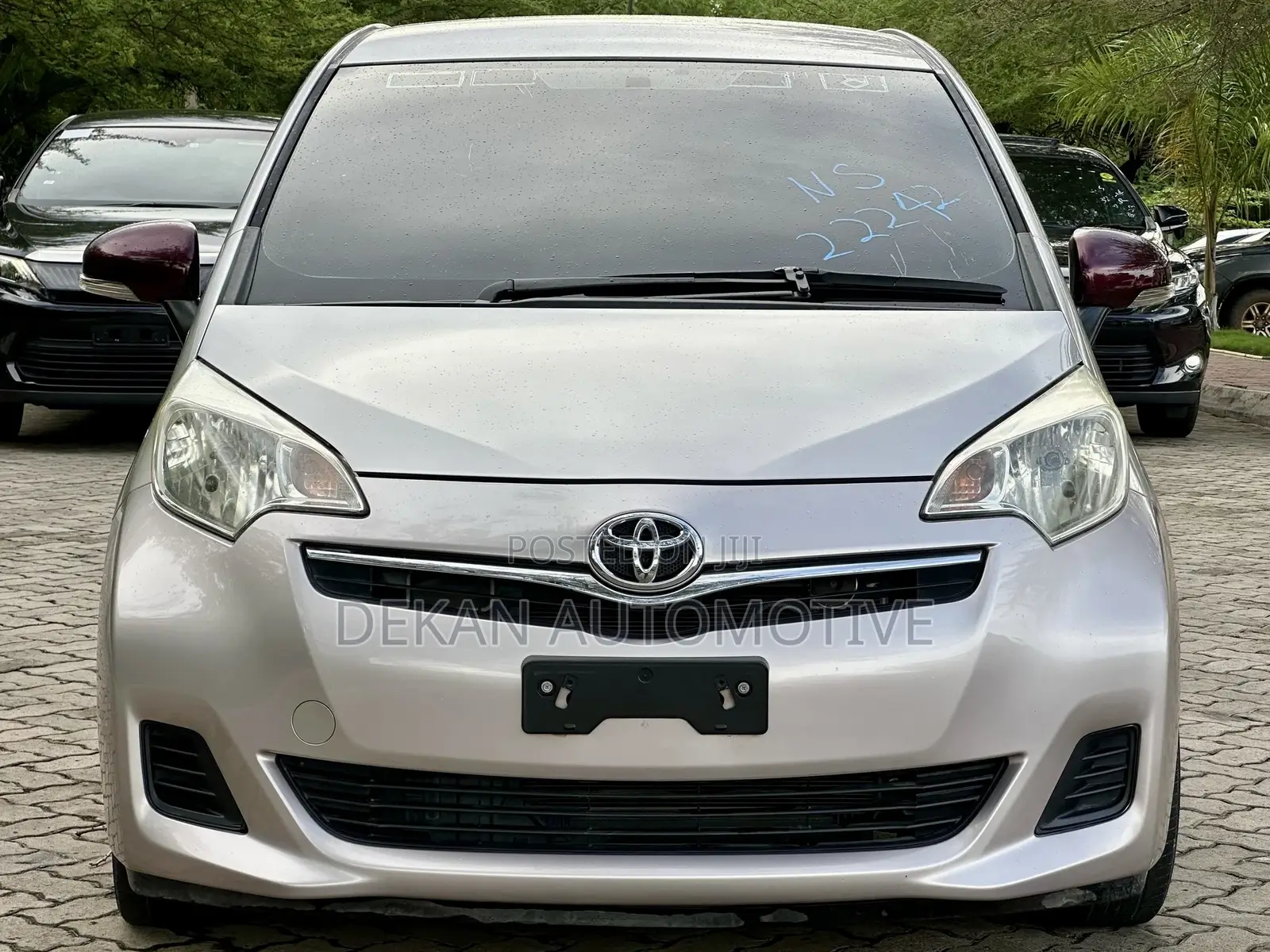 Toyota Ractis 1.3 FWD 2012