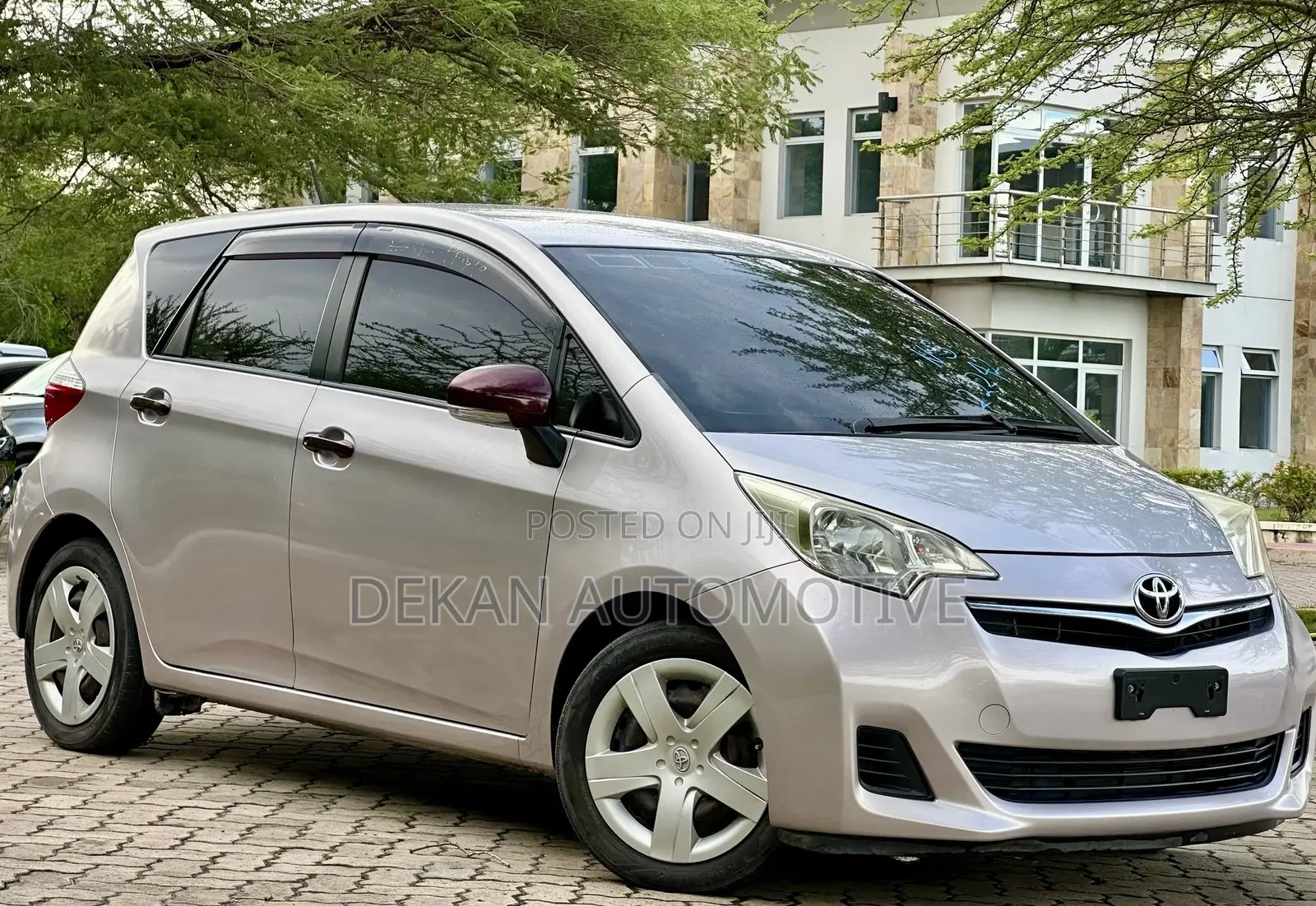 Toyota Ractis 1.3 FWD 2012