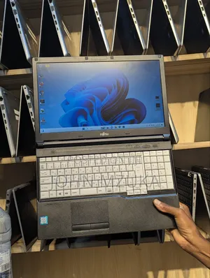 Laptop Fujitsu Lifebook A557 8GB Intel Core I5 HDD+SSD 256GB