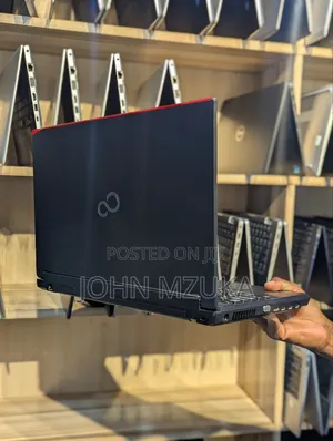 Laptop Fujitsu Lifebook A557 8GB Intel Core I5 HDD+SSD 256GB