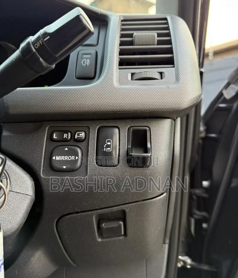 Toyota HiAce 2013 Black