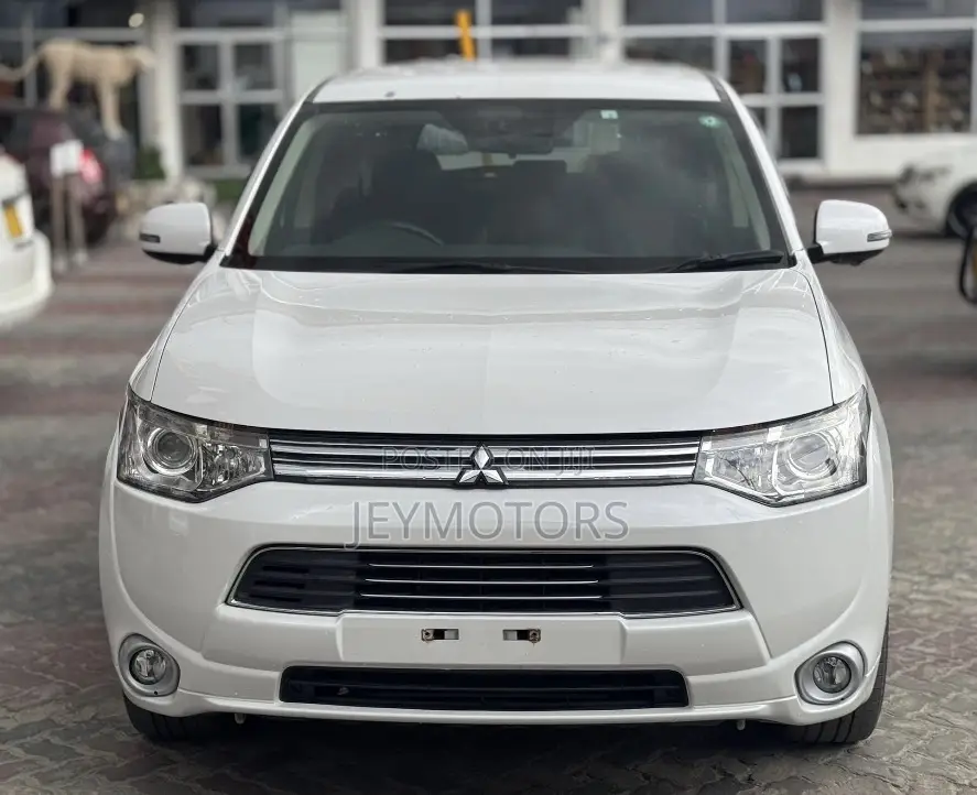 Mitsubishi Outlander 2013 White