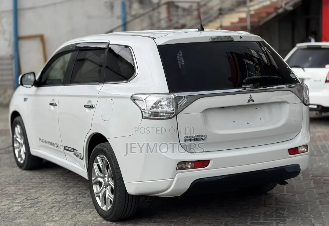 Mitsubishi Outlander 2013 White